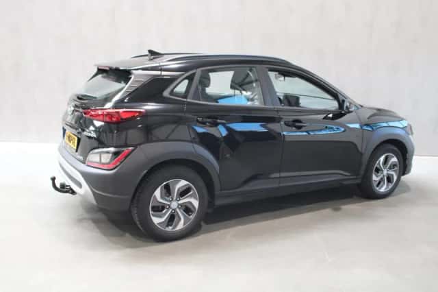 Hyundai Kona (2021) thumbnail 4