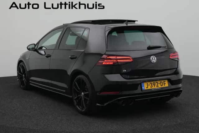 Volkswagen Golf (2019) thumbnail 3