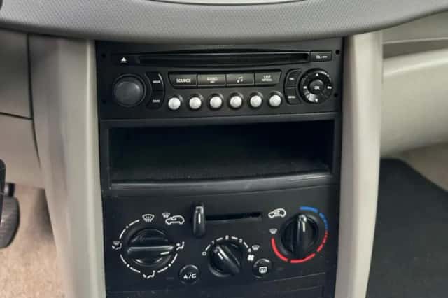 Peugeot 207 (2007) thumbnail 6