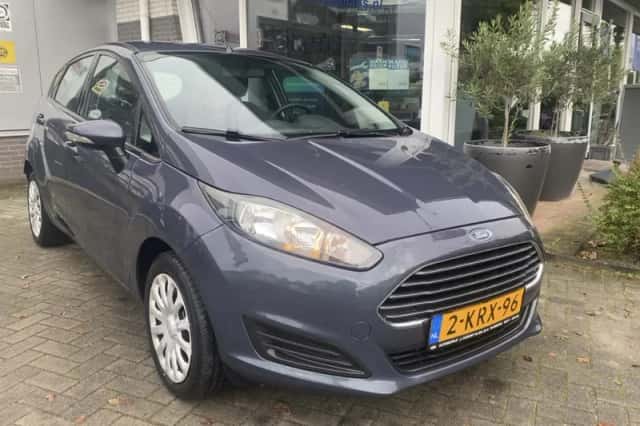 Ford Fiesta (2013) thumbnail 3