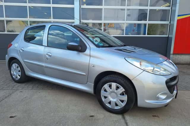 Peugeot 206 (2011) thumbnail 1