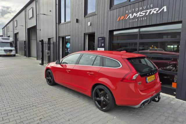 Volvo V60 (2013) thumbnail 2