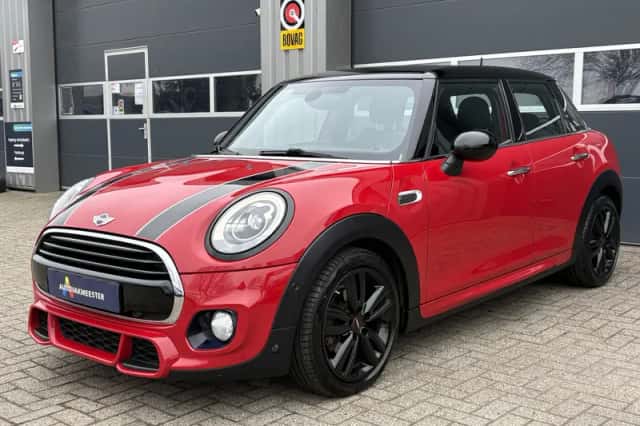 MINI Cooper (2018) thumbnail 3
