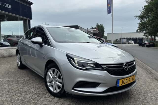 Opel Astra (2019) thumbnail 2