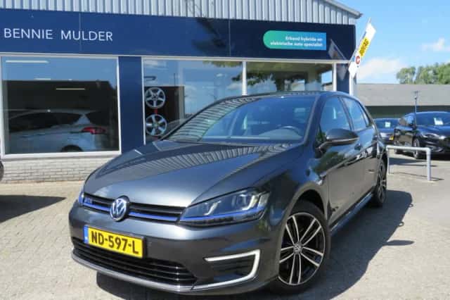 Volkswagen Golf (2016) thumbnail 1