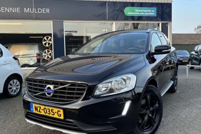 Volvo XC60 (2016) thumbnail 1