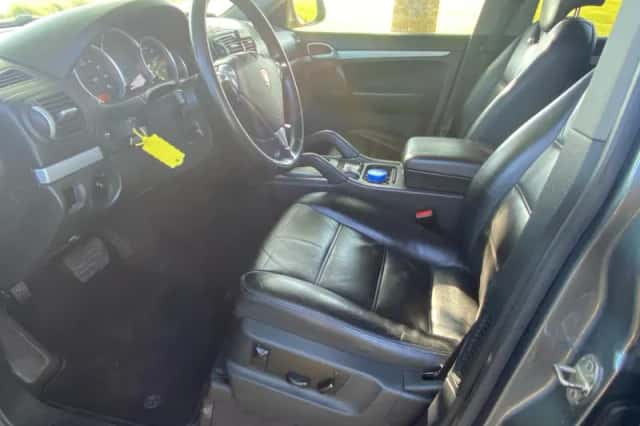 Porsche Cayenne (2005) thumbnail 5