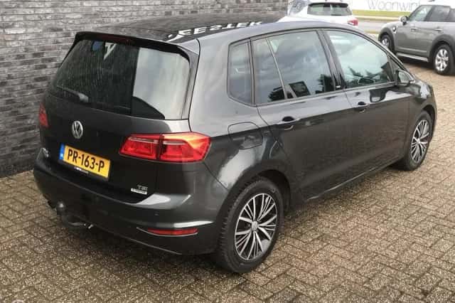 Volkswagen Golf Sportsvan (2016) thumbnail 4