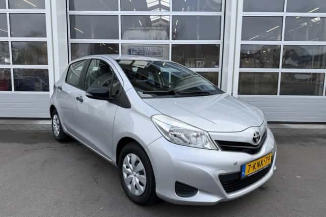 Toyota Yaris (2013) thumbnail 1