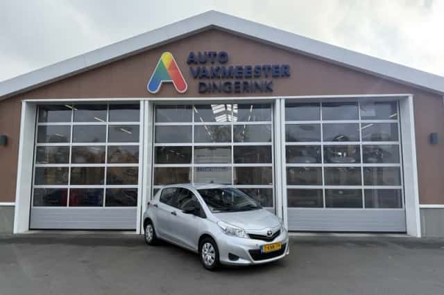 Toyota Yaris (2013) thumbnail 2