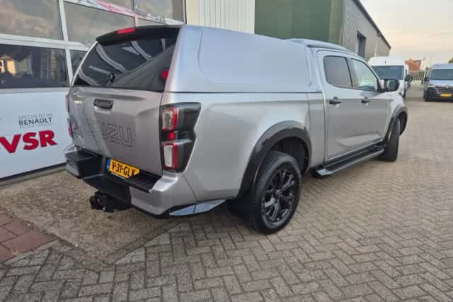 Isuzu D-Max (2024) thumbnail 3