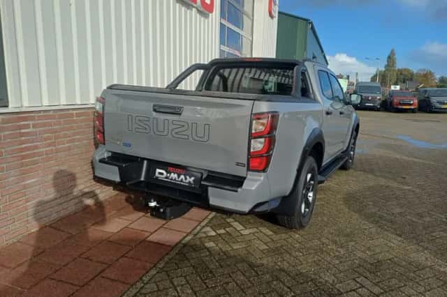 Isuzu D-Max (2025) thumbnail 2
