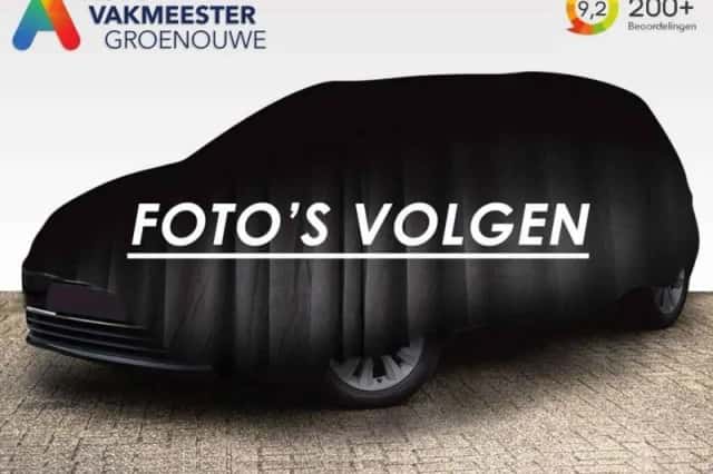 Volkswagen Golf (2018) thumbnail 2