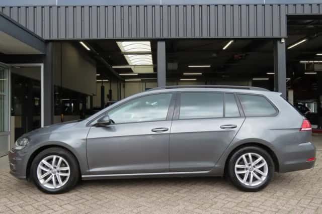 Volkswagen Golf (2018) thumbnail 5