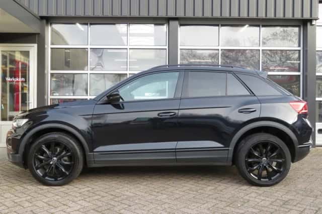 Volkswagen T-Roc (2021) thumbnail 3