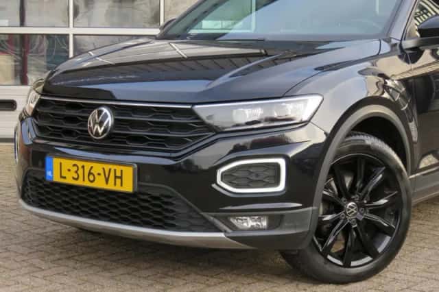 Volkswagen T-Roc (2021) thumbnail 4