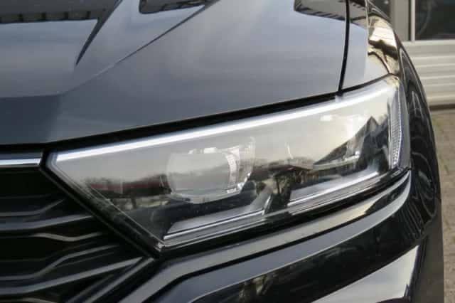 Volkswagen T-Roc (2021) thumbnail 5