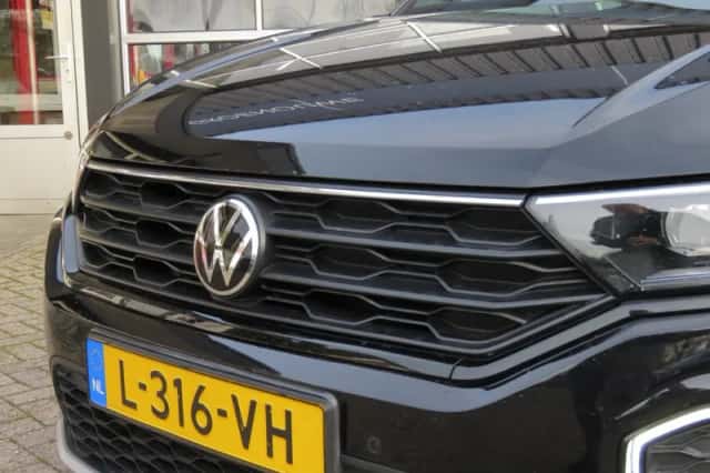 Volkswagen T-Roc (2021) thumbnail 6