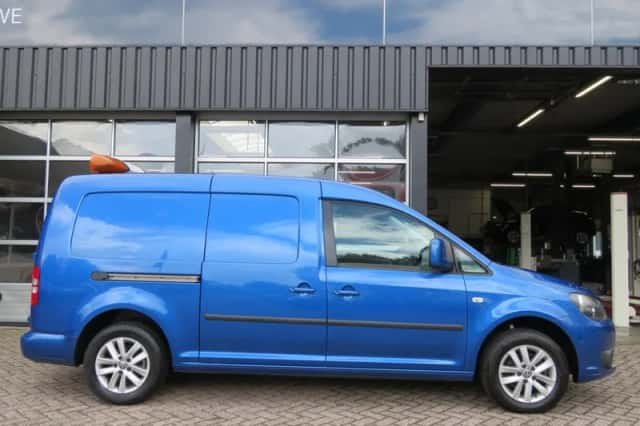 Volkswagen Caddy (2011) thumbnail 2