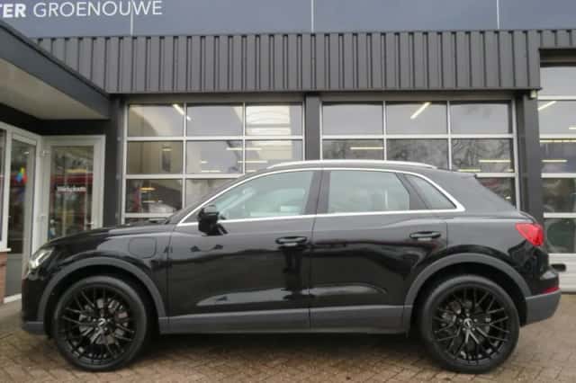 Audi Q3 (2021) thumbnail 3