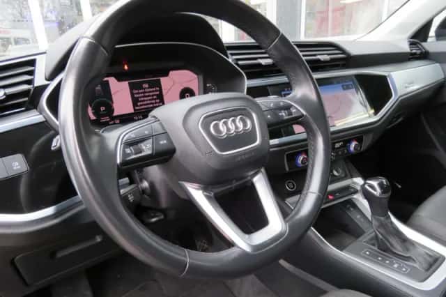 Audi Q3 (2021) thumbnail 5