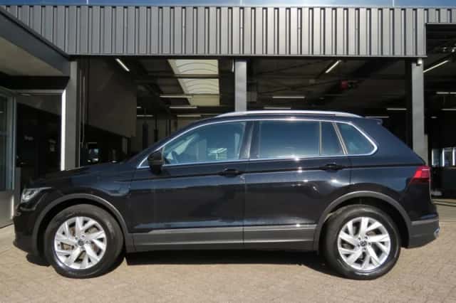 Volkswagen Tiguan (2023) thumbnail 3