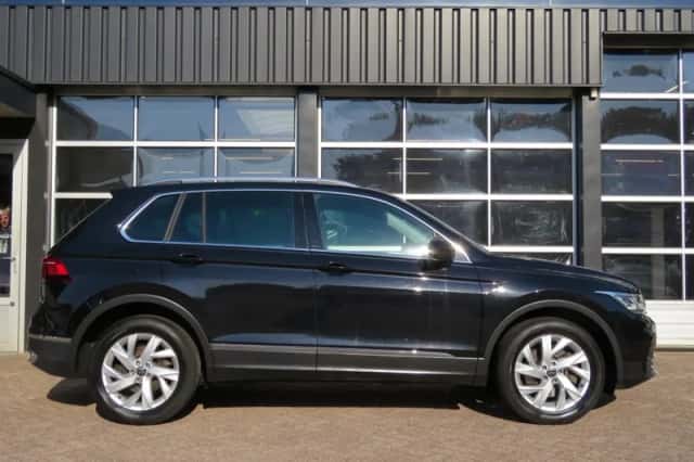 Volkswagen Tiguan (2023) thumbnail 6