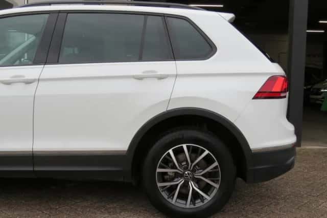 Volkswagen Tiguan (2021) thumbnail 5