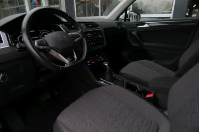Volkswagen Tiguan (2021) thumbnail 6