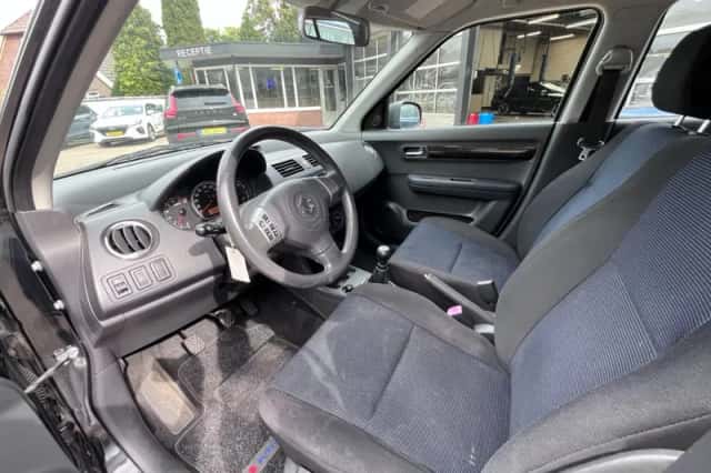 Suzuki Swift (2007) thumbnail 2