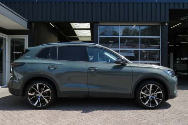 Volkswagen Tiguan (2025) thumbnail 6