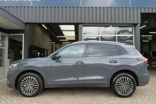 Volkswagen Tiguan (2025) thumbnail 3