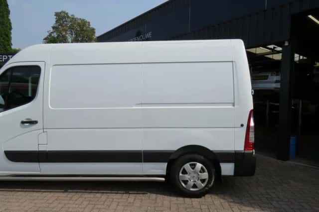 Nissan NV400 (2017) thumbnail 2