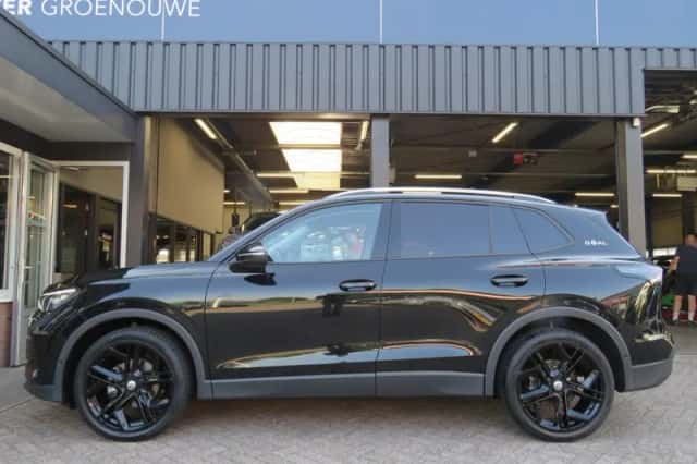 Volkswagen Tiguan (2025) thumbnail 3