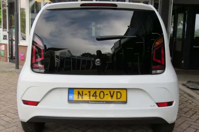 Volkswagen Up! (2022) thumbnail 6