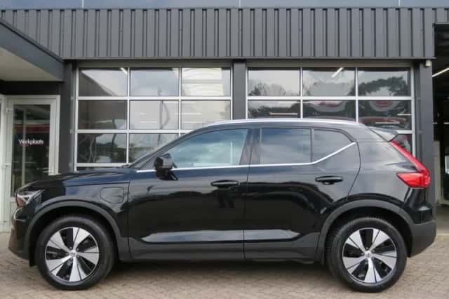 Volvo XC40 (2023) thumbnail 3