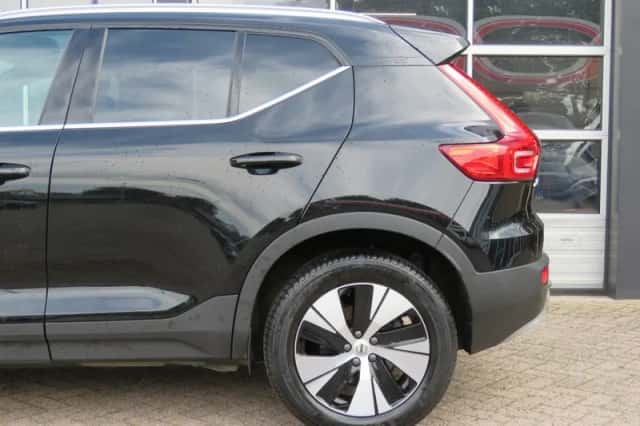 Volvo XC40 (2023) thumbnail 4
