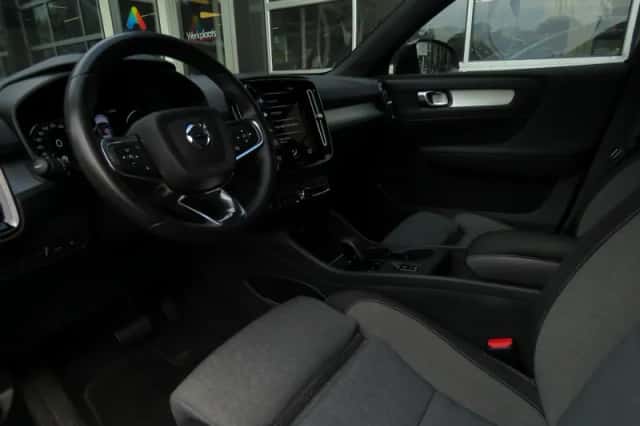 Volvo XC40 (2023) thumbnail 5