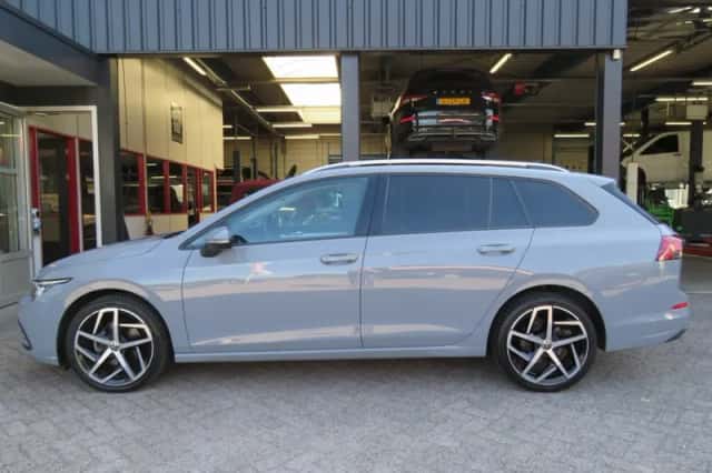 Volkswagen Golf (2021) thumbnail 3