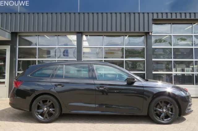 Škoda Octavia (2021) thumbnail 3