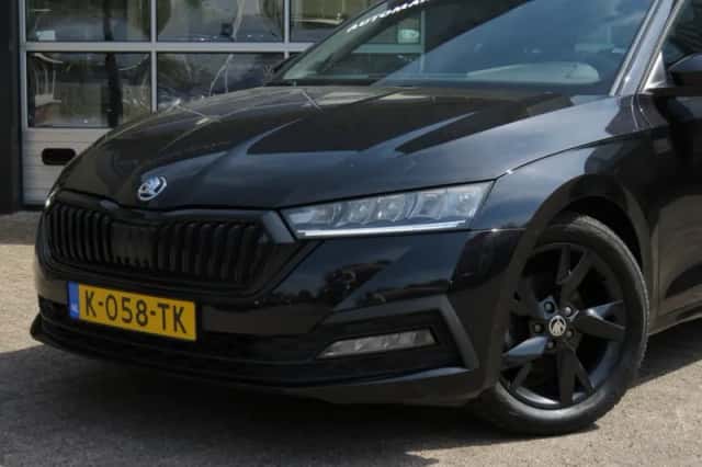 Škoda Octavia (2021) thumbnail 5