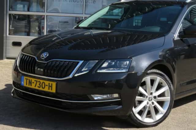 Škoda Octavia (2018) thumbnail 3