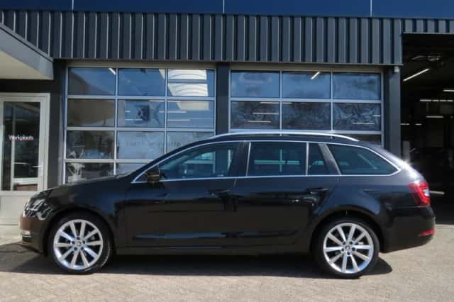 Škoda Octavia (2018) thumbnail 4