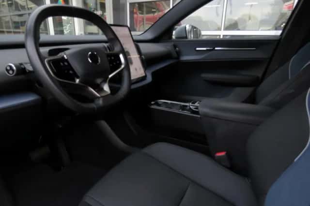 Volvo EX30 (2024) thumbnail 6
