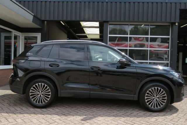 Volkswagen Tiguan (2025) thumbnail 3