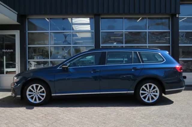 Volkswagen Passat (2021) thumbnail 3