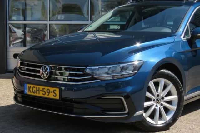 Volkswagen Passat (2021) thumbnail 5