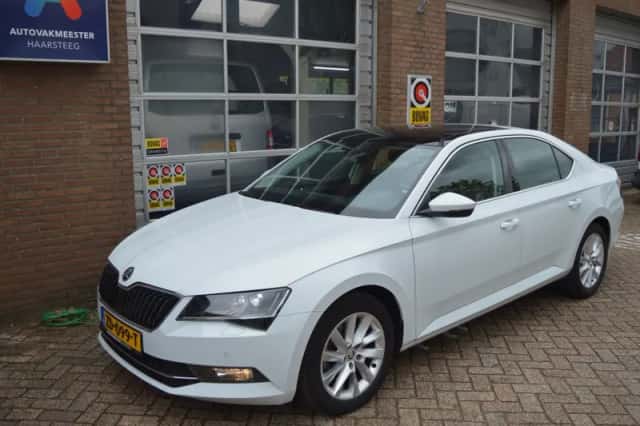 Škoda Superb (2019) thumbnail 1