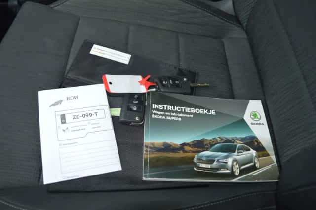 Škoda Superb (2019) thumbnail 3