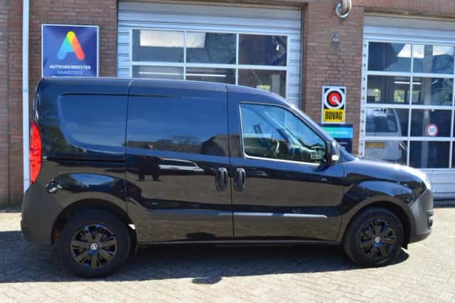 Opel Combo (2018) thumbnail 2